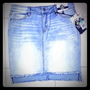 Black Daisy Denim Skirt (sz5)